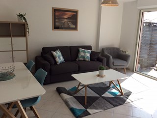 Gite Castagnu Villa Ugliastru Eccica Suarella salon .JPG