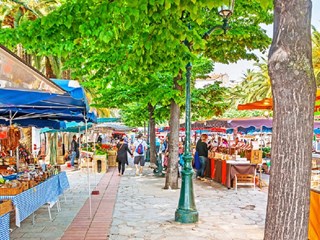 villa-ugliastru-Le marché d'Ajaccio.jpg