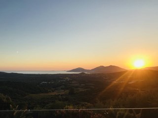 Gite Castagnu Villa Ugliastru Eccica Suarella coucher de soleil de la terrasse.jpg